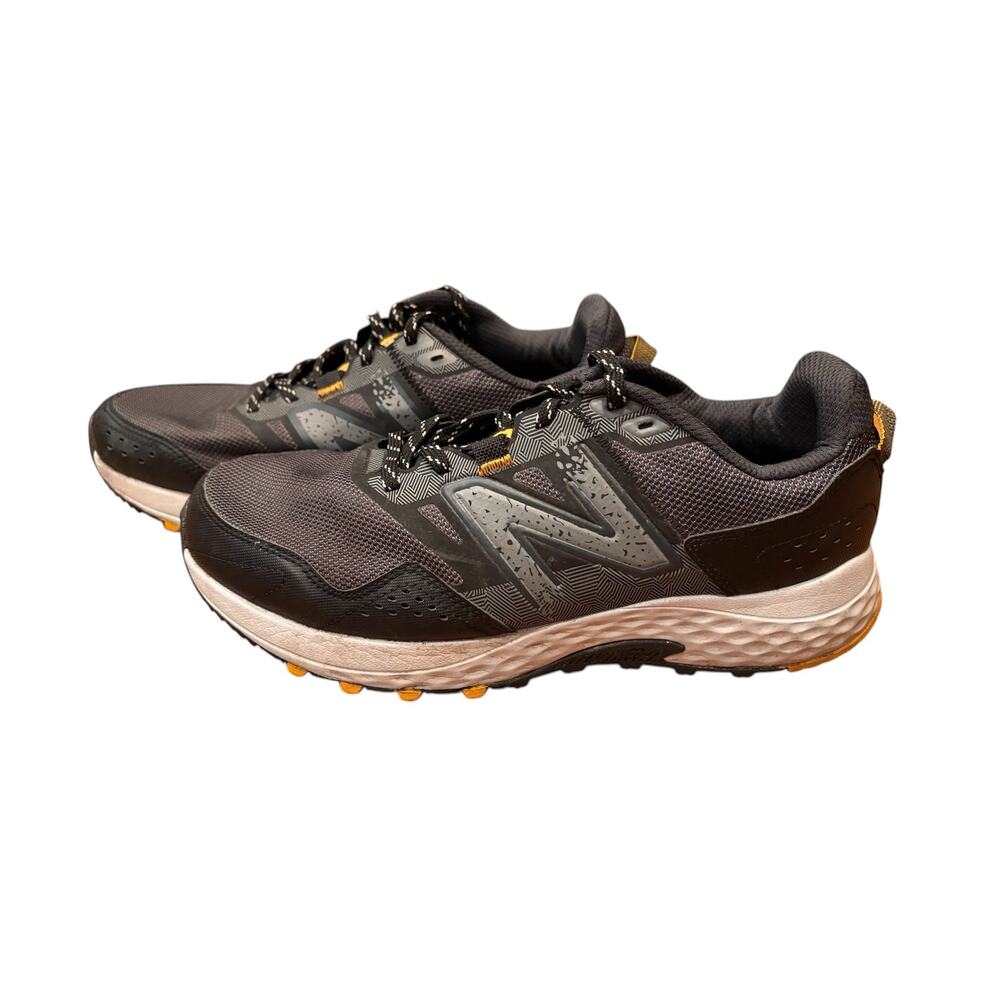 New Balance MT410v8 Men’s size 10 trail running shoes in gray and black.